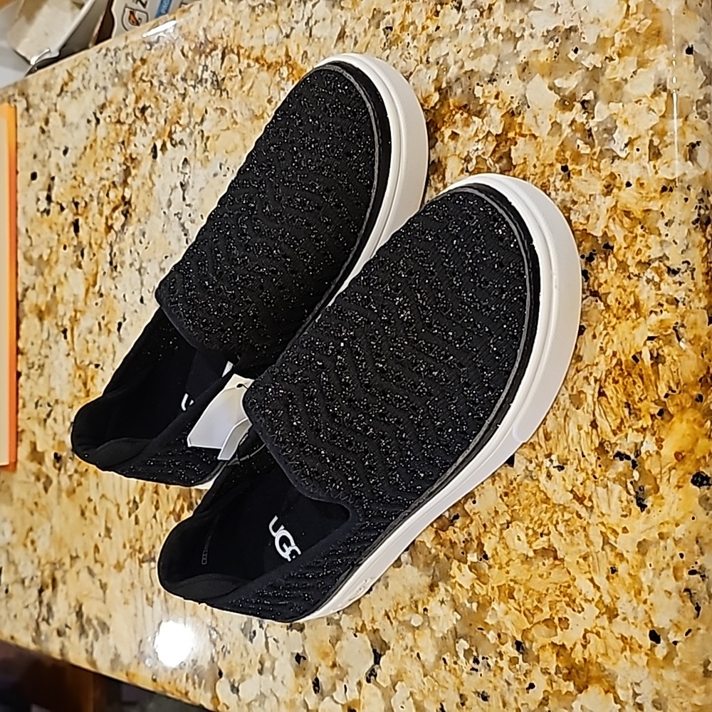 NEW Kids UGG Caplan black slip on casual sneakers size 2